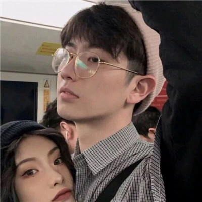 情侣秀恩爱头像一对两张_情侣头像00后专属2020最新的