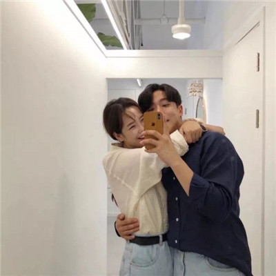 情侣秀恩爱头像一对两张_情侣头像00后专属2020最新的