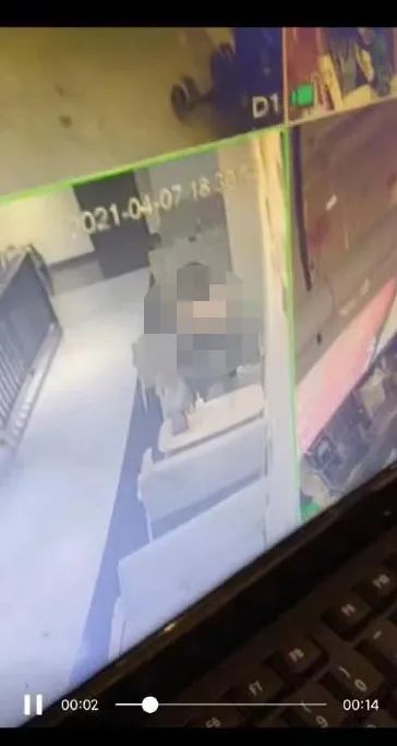 继优衣库后,星巴克也爆出大尺度不雅视频(图2) 图片
