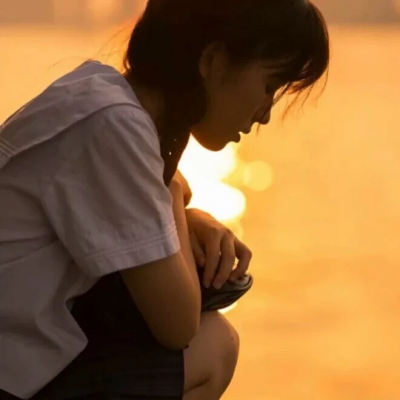 不明显的情侣头像一人一张抖音 好看又不明显的情头合集