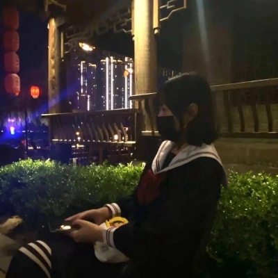 不明显的情侣头像一人一张抖音 好看又不明显的情头合集