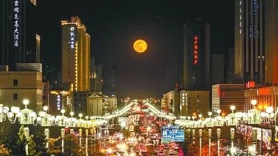 今晚超级月亮再次登场_一起去看月亮吧! 今晚超级月亮再次登场_一起去看月亮吧!