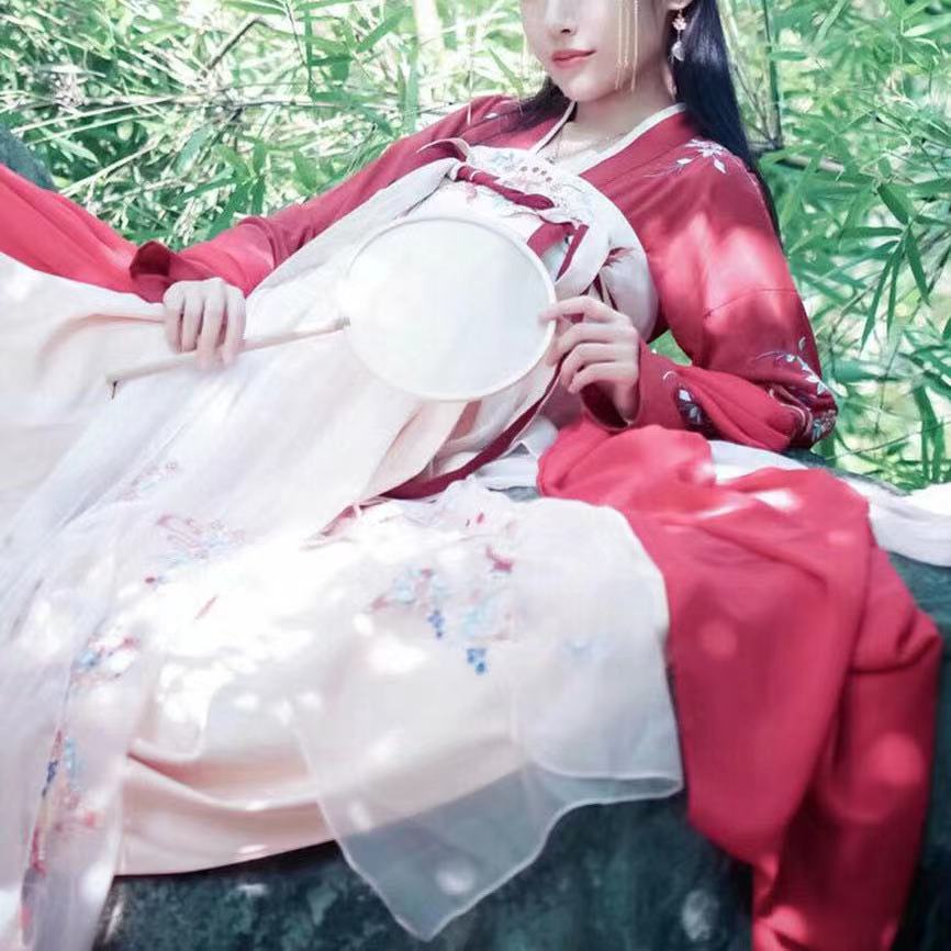 红色女款汉服图片 红色女款汉服图片